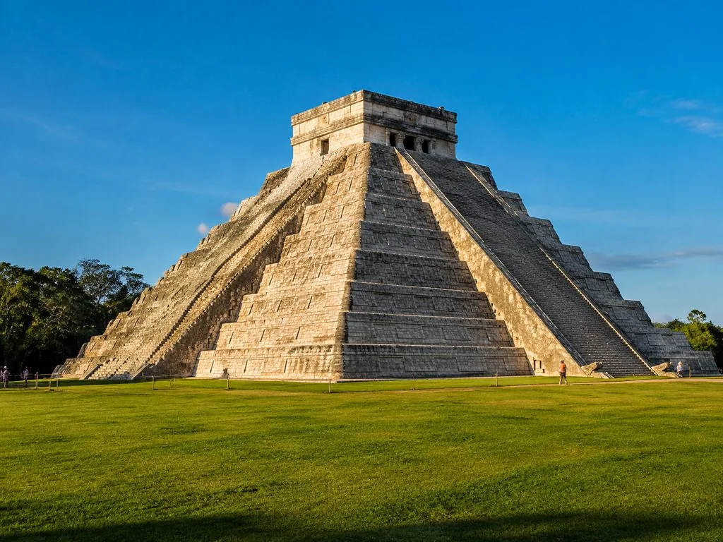 El Castillo pyramid at Chichén Itzá
